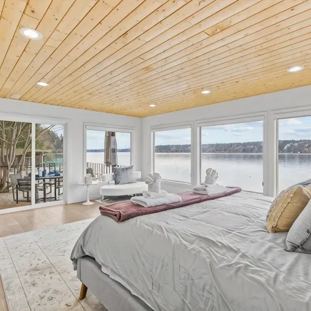 Vashon Modern Beachfront Getaway: Pet & Family-Friendly with Stunning Views!