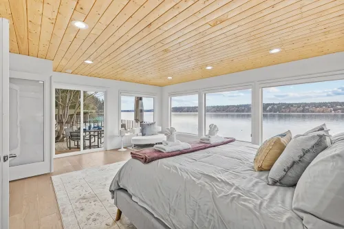 Vashon Modern Beachfront Getaway: Pet & Family-Friendly with Stunning Views! - Boutique