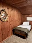 Cozy Cabin on 84 acres with creek and spring fed pond - Chalets