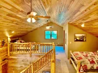 Log Cabin/ w hot tub, outdoor pool & pool table - 3-Star