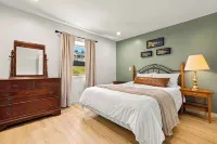 ★Lake Views ★ Hot tub ★ King Beds ★ Mins to All - واي فاي