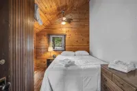 Waterfront lake cottage on gorgeous Clark Lake in Jackson! 4 bedrooms, sleeps 10 - Bintang 3