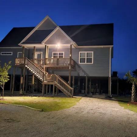 Emerald Isle,  Family vacation home, walk to beach and sound with in ground pool