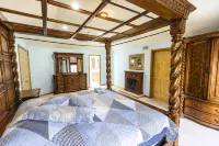 Pocono Escape with huge Pool HOT TUB,GAMEROOM,FIREPIT,near Camelback & Kalahari - Wifi