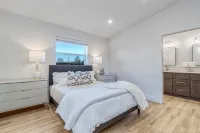 Newly remodeled, sleeps 6, with private backyard! Close to Walla Walla, WA - Wifi