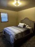 Cute Two Bedroom Cottage in Quiet Setting - Wifi