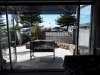 洞岩旅館 桑娜海灘（Sumner Beach）附近的飯店