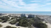 Book NOW! Dog friendly, partial Ocean View, 4x4 Area, Cozy Beach cottage . - WiFi