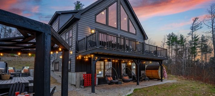 Heated SwimSpa, Sauna, Games, Mtn Views + 7mi to Sunday Rvr, Sleeps 14, Dogs OK Hotels in Bethel