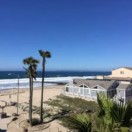 Beautiful Ocean View Condo with Communal Pool & Hot Tub