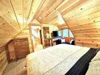 Riverfront Luxury Cabin #9 at The Log Cabin Inn - Hytter