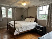 Historic High School Loft 4 min drive from Oaklawn! - Homestays