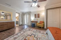 Charming 5 Bedroom w/ Self Check-In, Garage Parking & Pet Friendly - 3つ星