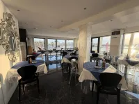 Water's Edge Hotel - 3-Star