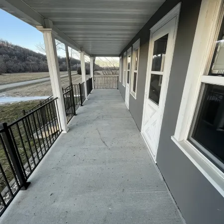 Newly remodeled Farmhouse with Country Charm!Sleeps 10 people comfortably
