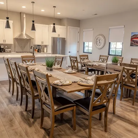 SUNSHINE VILLA..SLEEPS 30, 8 BR, 8 BA, NEW 2023. Pool/Spa, Super nice and Roomy.