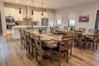SUNSHINE VILLA..SLEEPS 30, 8 BR, 8 BA, NEW 2023. Pool/Spa, Super nice and Roomy. - Boutique
