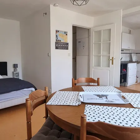 Confortable Studio Avec Balcon en Plein Centre de Concarneau - Parking Privé