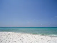 Private Pool, Walk to Beach 🏖️, Bright Sun Room, Quiet West End - 4-Star