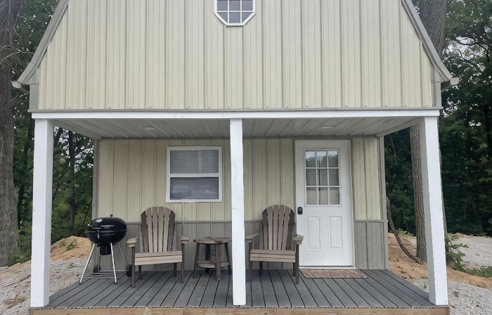 Tan cabin close to University of Central Missouri and Whiteman AF Base