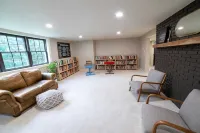 Secluded luxury House in the Hills w/king bed - 4-Star