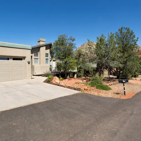 Luxury West Sedona Home - close to hiking trails with a view of Coffee Pot