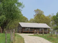 3/4 Mile from Wilderness Rider Buffalo Ranch,near Buffalo River w/RV Elec Hookup - Chalets