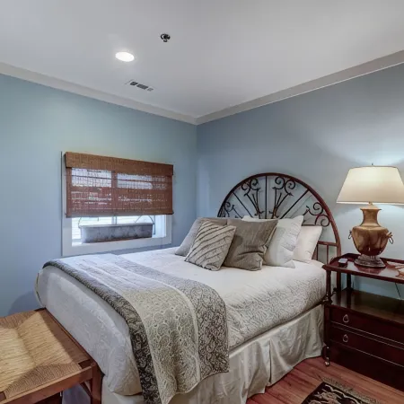 In-Town Luxury 2 Br Apartment - 205 S. 4th Street