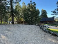 2 King beds, huge deck at a picturesque chalet - Hytter