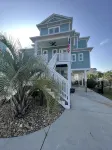 Garden City Pet friendly beach house! Golf car provided. 3 min ride to the beach - 4-Star
