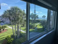 Beach Condo Newly Renovated - 부티크