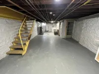 Charming 3-Bedroom House with Wi-Fi and AC Near Downtown Pittsburgh - 2성급