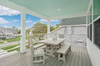 Iris! Sleeps 20 ! Pool ! Beach! - Private Pool