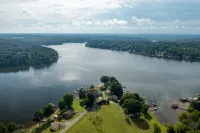 Lakefront, two bedroom, full bath. Relax, swim, kayak & fish on Lake Lookout. - 3-Star