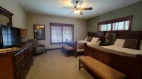 Private PET FRIENDLY 4 Bedroom-4 Bath Cottage Near Ski Resorts! Harbor Springs - 4-Star