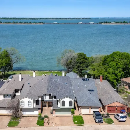 Lake Ray Hubbard - Luxury Lakeside Home Located in Chandler's Landing - Rockwall