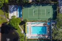Peaceful Lakeview Condo • 2 Pools • Minutes to Img & Beaches - balcony