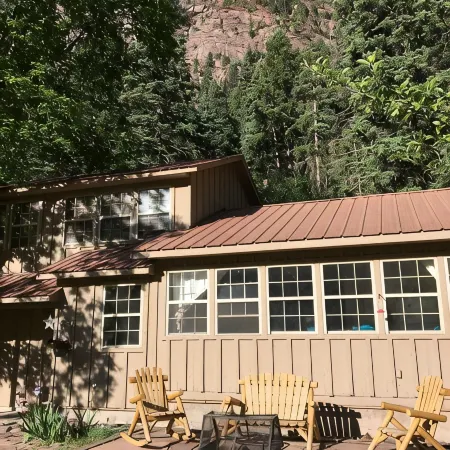 Quiet vacation house on forested property in Ouray