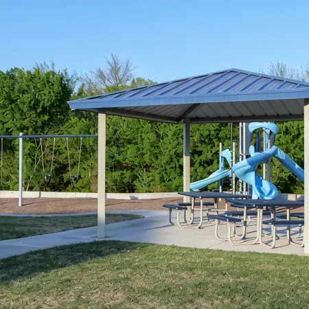 Minutes from Tulsa! Come relax with the family in this pet friendly home