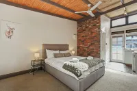 Colonial Bank Motel - Motel