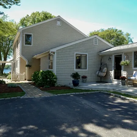 Beautiful lakefront vacation property in Mashpee