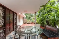 Locul Uptown - Near Bangalore Palace Grounds - Hostels