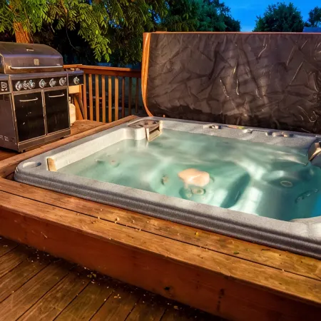 Charlevoix Family Home ~  in Town Home, Newly Renovated, Fire Pit, Hot Tub!!!
