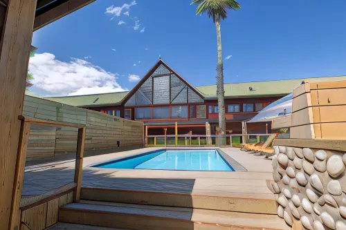 Knysna Log-Inn Hotel - parking