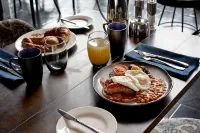 Titanic Hotel Liverpool - breakfast