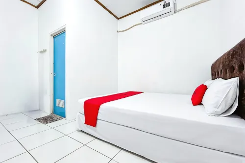 RedDoorz at Penginapan Riansah Ujunggenteng Sukabumi - 2-Star