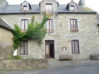 Chambres les Champs de Roz Hotels in Meillac