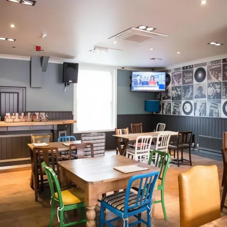 Thomas James Hotel Отели рядом с достопримечательностью «Бизнес-парк Stoneleigh Park»