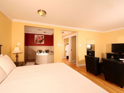 Grenfell Heritage Hotel & Suites