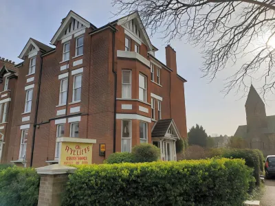 The Wycliffe Hotel dekat Folkestone West